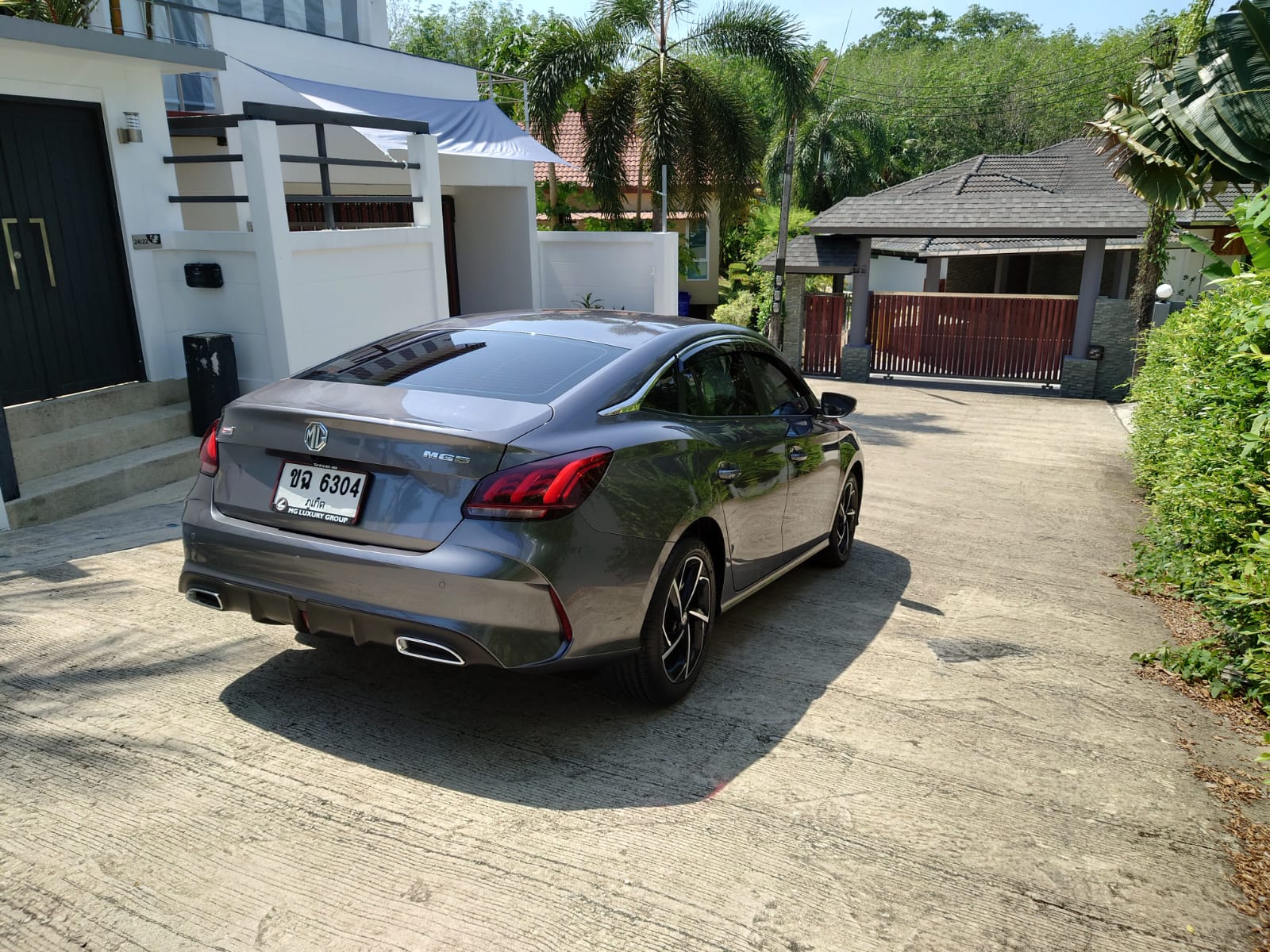 MG 5 — side profile