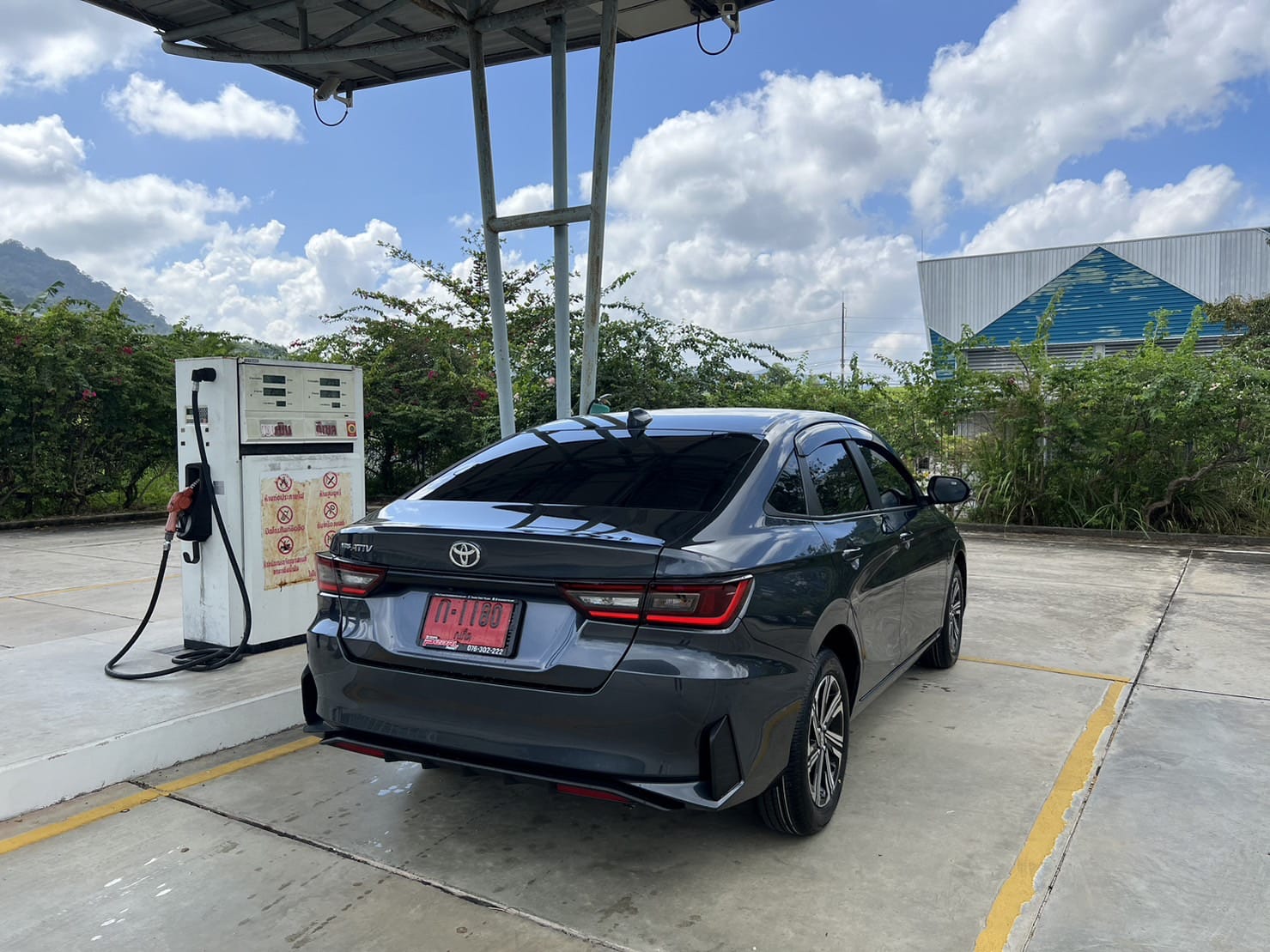 Toyota Ativ 2023 — side view