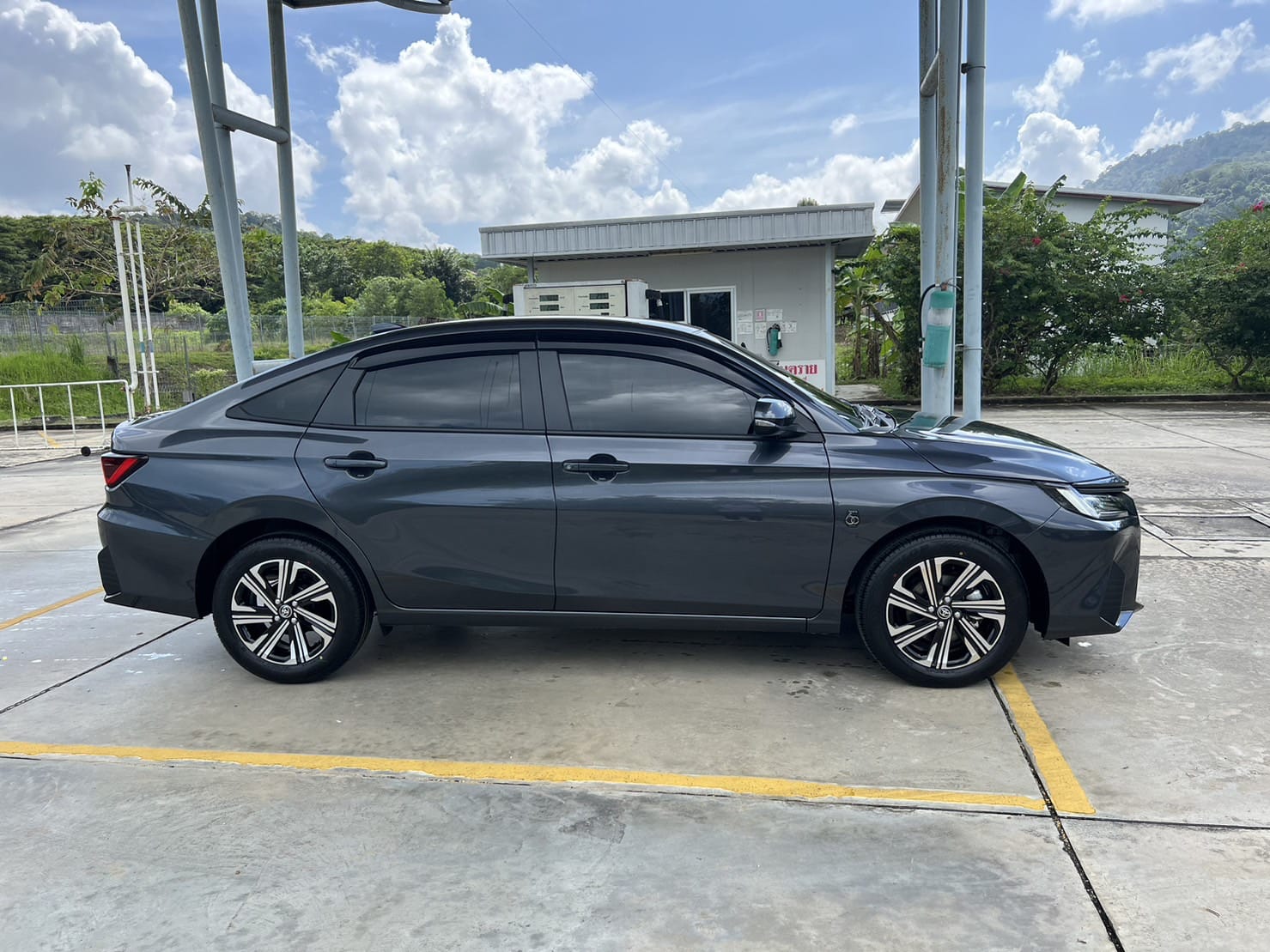 Toyota Ativ 2023 — rear view